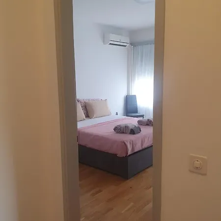 Fegina 3 Deluxe Bedrooms & Bathrooms *