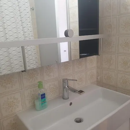 Apartment Fegina 3 Deluxe Bedrooms & Bathrooms