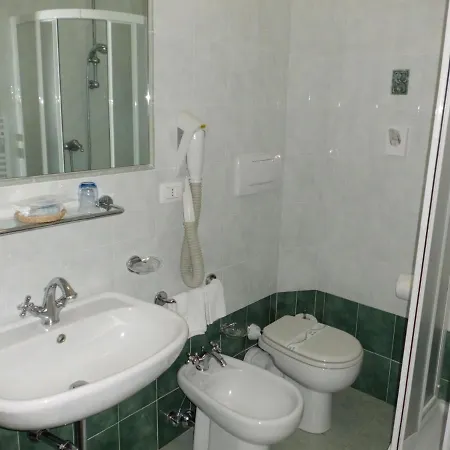 Fegina 3 Deluxe Bedrooms & Bathrooms