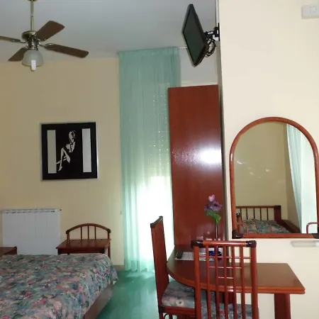 Fegina 3 Deluxe Bedrooms & Bathrooms * מונטרוסו אל מארה