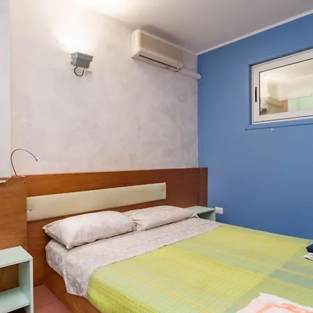 Fegina 3 Deluxe Bedrooms & Bathrooms