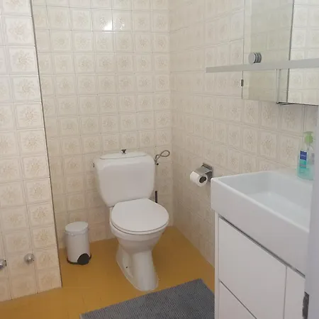 Fegina 3 Deluxe Bedrooms & Bathrooms *