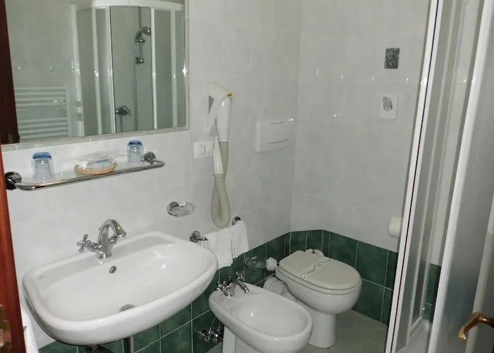 Fegina 3 Deluxe Bedrooms & Bathrooms