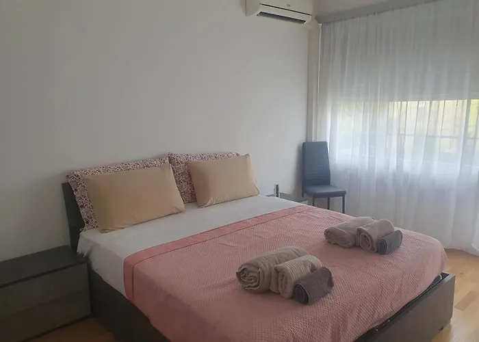 アパート Fegina 3 Deluxe Bedrooms & Bathrooms *