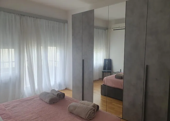 アパート Fegina 3 Deluxe Bedrooms & Bathrooms