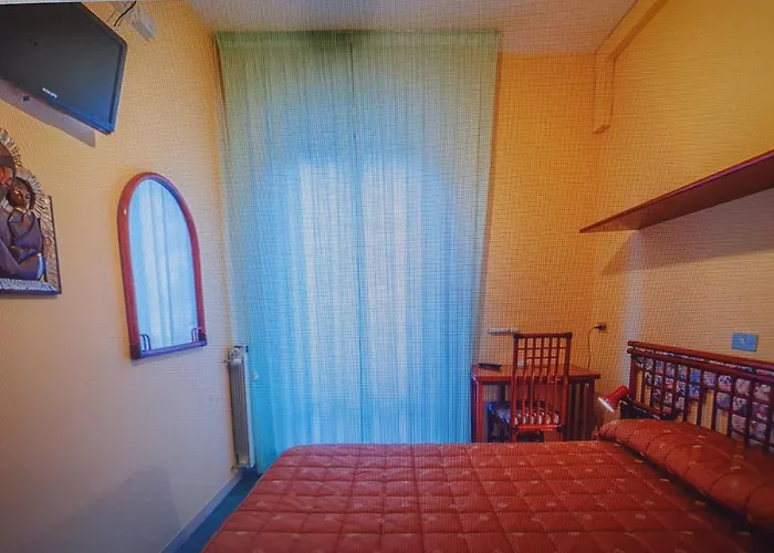 アパート Fegina 3 Deluxe Bedrooms & Bathrooms